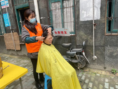 親情小棉襖 便民理發(fā)服務(wù)走進(jìn)商戶，溫暖城市的每一處角落
