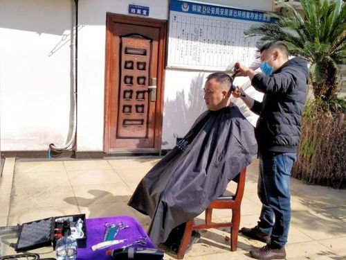 戰(zhàn)疫情 保民安丨理發(fā)服務(wù)到一線 絲絲情誼暖警心